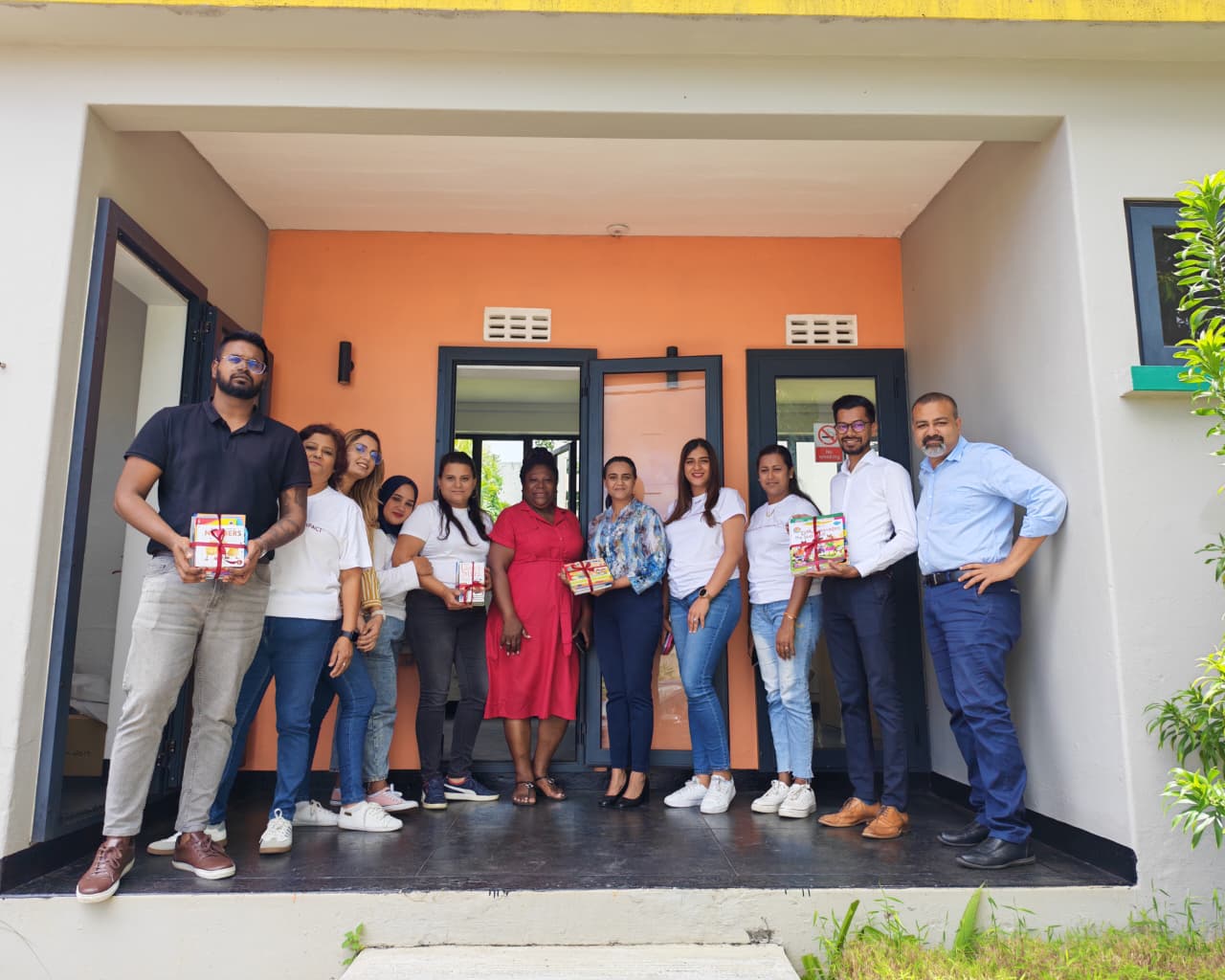 Honoris celebrates MANCOSA’s 30th anniversary with a book donation to three Mauritius NGOs